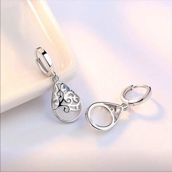 LAST ONE‼️ Sterling Silver Opal teardrop earrings - Picture 3 of 4